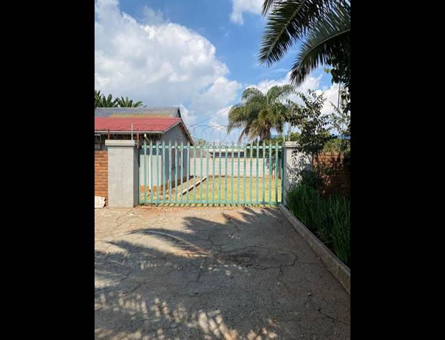 3 BEDROOM PROPERTY TO RENT IN SOPHIATOWN